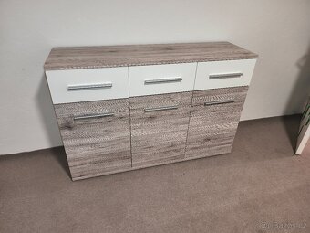 Manželská postel, komoda, noční stolek - 4