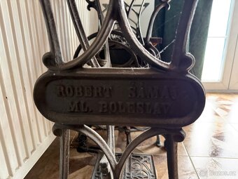 Starý šicí stroj - 4