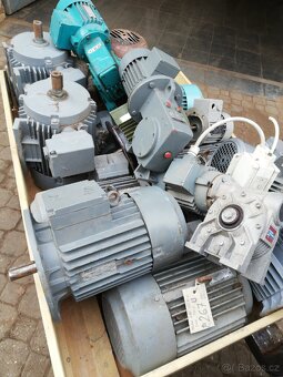 Elektromotor patkový, přírubový - 4