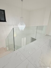 Designové ocelové schodiště, schody a skleněné zábradlí - 4