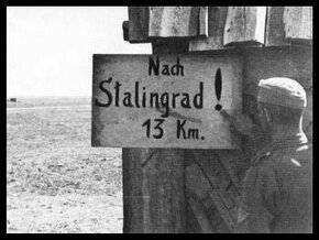 plechová cedule: Nach Stalingrad 13km - 4