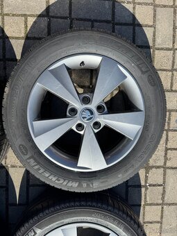 ORIGINÁL Alu Škoda Velorum R16, 5x112 - TOP STAV, LETNÍ PNEU - 4