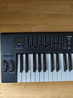 Launchkey 49 mk2 + pouzdro - 4