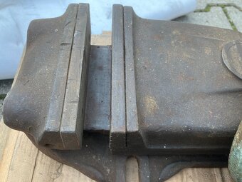 Otočný strojní svěrák 160mm - 4