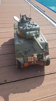 Model sovětského obrněného vozidla měřítko 1/10 - 4