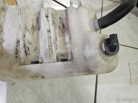 Bmw E39 Touring Nádržka odstřikovačů - 4