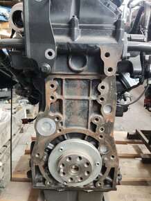 Motor Bobcat D18 3válec Bobcat S450 - 4