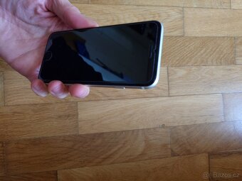 iPhone SE 2022 128gb Starlight bílý - 4