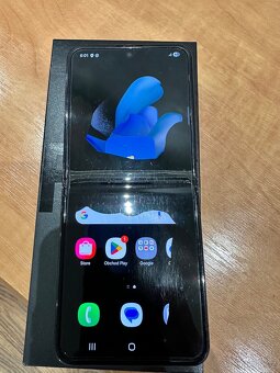 Samsung Z Flip4 - 4