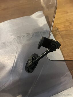 Tónovaný plexi štít - 4