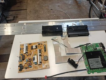 Samsung UE55RU8002U - 4
