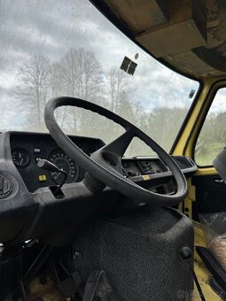 Mercedes Benz 207D - 4