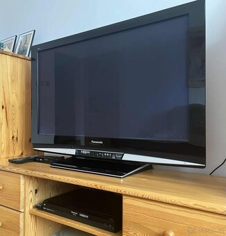 TV Panasonic TH-42PZ80E + Panasonic DMR - EX 768 - 4