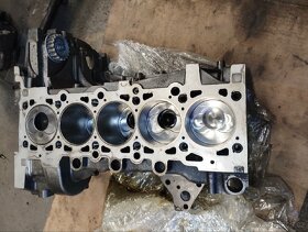 VW T5 AXE blok motoru po g.o. - 4