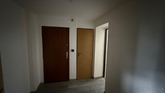 Pronájem bytu v Hradci Králové 2+1 se zahradou a garáží - 4