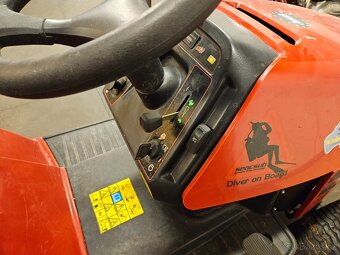 Prodám zahradní traktor s rotační sekačkou. - 4