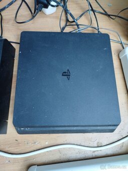 PS4+dvě hry cd - 4