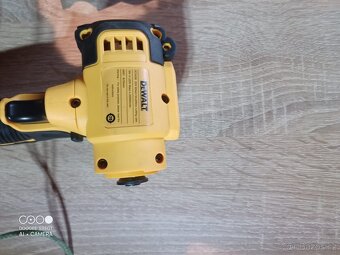 DEWALT  uhlovka 100 - 4