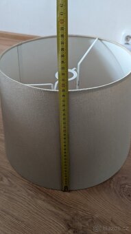 Béžové stínidlo na lampu IKEA SKOTTORP. - 4
