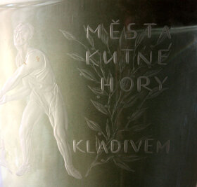 Pohár váza Kutná Hora hod kladivem rok 1930-50 sklo - 4