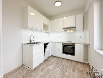Pronájem bytu 3+kk /67 m2) s terasou (9 m2), ul. Dělnická, P - 4