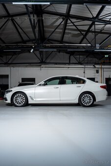 BMW 530d xDrive G30 Luxury Line | 360° kamery | Head-Up | - 4