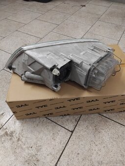 Octavia 2 pravé přední světlo H7 - 4