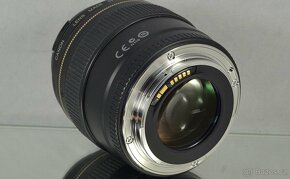 Canon EF 85mm f/1.8 USM fullframe-formátPevný - 4