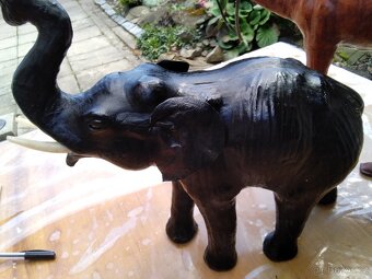 dve velke figurky-slon-velbloud - 4