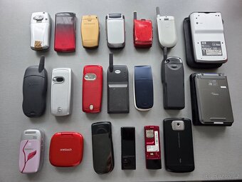 sbírka mobilních telefonů - konvolut - 4