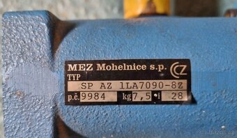 Elektromotor s převodovkou a brzdou - 4