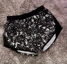 Nové sportovní kraťasy Under Armour XS - 4