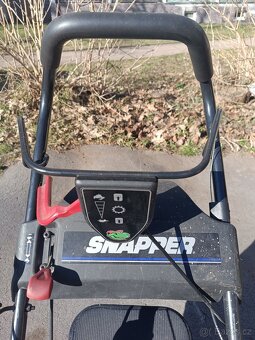 Prodám benzínovou zahradní sekačku s pojezdem - 4