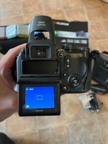 Digit. fotoaparát FUJIFILM FinePix S 9500 s příslušenstvím - 4