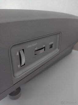 LCD projektor Sanyo PLV Z4 - 4