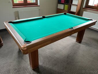 Kožená sedačka, křesla a billiard - 4