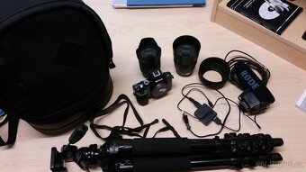 Sony alpha 7r včetně dvou objektivů, stativu, batohu atd. - 4