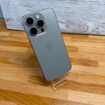 iPhone 15 Pro 256GB, přírodní Titan, eSIM (rok záruka) - 4