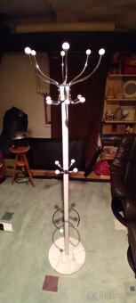 Stojanový věšák s mramorovou deskou - 4