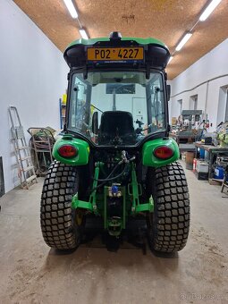 Traktor John Deere 3039R - 4