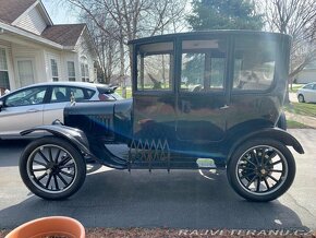 1922 Ford Model T Luxury Sedan - 4