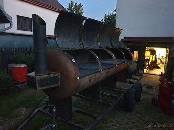 Gril na Hovězí Kuřata Vepřoví Klobásy - 4