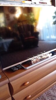 Prodám tel Panasonic Viera 106cm funkcni - 4