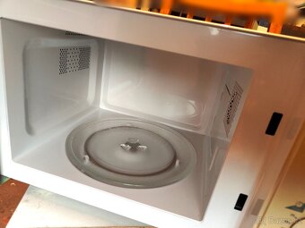 Starší plně funkční mikrovlnná trouba - 4