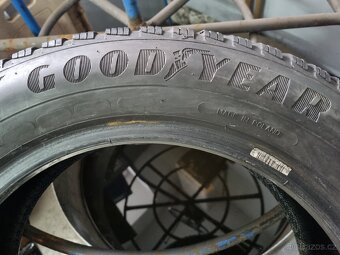 Zimní pneumatiky Goodyear 195/60 R16 93H - 4