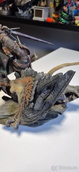 Witcher III Wild Hunt - socha Geralt Battling a Griffin - 4