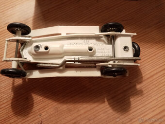 Autíčka Matchbox včetně krabičky - 4