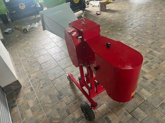 Motorový špalíkovač a drtič větví PORTOS 03 - 4