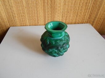 Stará, malachitová vázička - 4