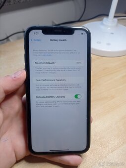 iPhone 11 (64GB) černý - 4